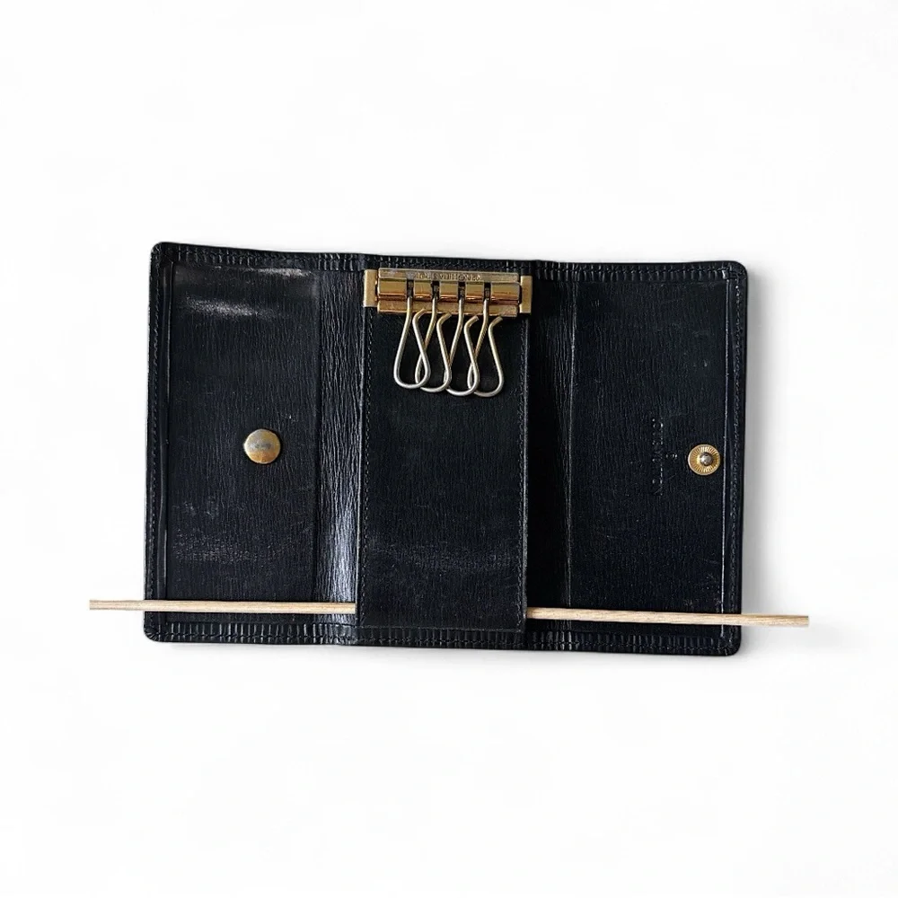 LV Black Epi Leather Key Case Wallet – Unisex, Retro, Quiet Luxury